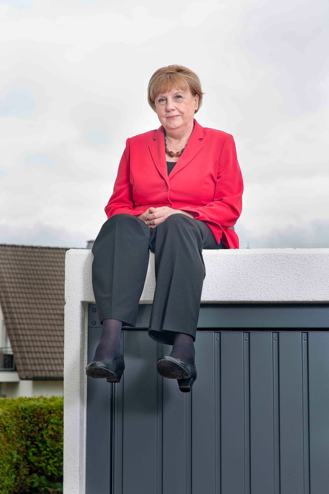 - merkel impossible –  auf der garage Portrait