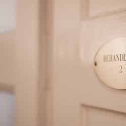 Behandlung 2 Tür Gold