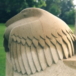 Stele Sitzender Vogel, Sandstein 1995