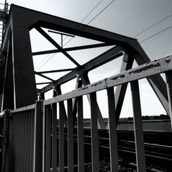 Über die Brücke.