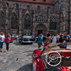 Porsche 356 vor Sebalduskirche Nürnberg