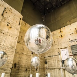 Katrin Wegemann, „Aufsteigen 4“, 2013, Ausstellung in der Kindl Brauerei, Berlin