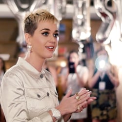 Katy Perry applaudiert Amazon