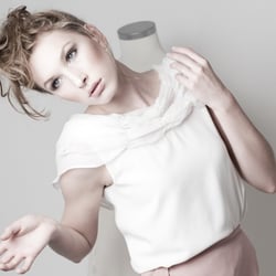 Fashion: Martta Jansson / Model: Sophie L. – IZIAO