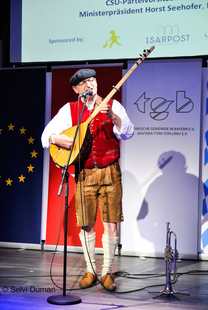 Unterbiberger Hofmusik – Franz Himpsl singt türkisch und bayrisch