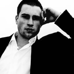 Men Shooting / 2005