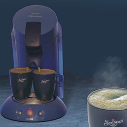 Werbeaufnahme einer Philips Senseo Kaffeepadmaschine mit Kaffeepads.  Advertising shot of a Philips Senseo coffee pod machine