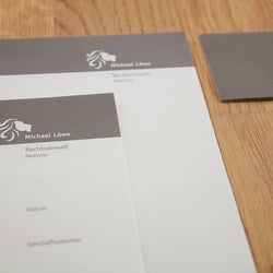Logoentwicklung und Geschäftsausstattung Rechtsanwaltskanzlei Löwe, Kanzlei am Stadtpark