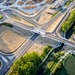 Luftbild Drohne Bruecke_Kreisverkehr_Greisselbach