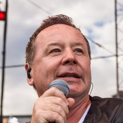 Simple Minds Konzert auf den Berlin Harley Days 2009 – Saenger Jim Kerr