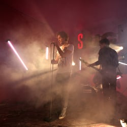 Fotografie/Band ll dreht Video