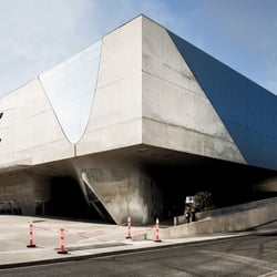 Besuchen Sie www.martinrohrmann.com – oder speziell für Architekturfotografie: www.rohrmann-architektur.de