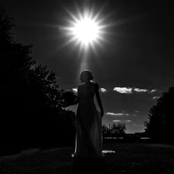 Braut im Gegenlicht
