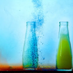 Wasser, Farbe und Glas