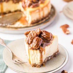 Käsekuchen mit Pekan-Topping