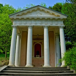 Tempel im Park