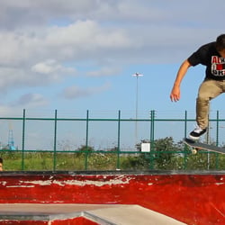 Dylan Hughes, flip nosegrind