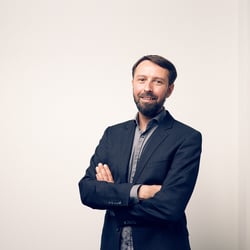 Arthur Pohlit Portrait Mitarbeiterportrait Mitarbeiter Mitarbeiterin Foto in Berlin 02