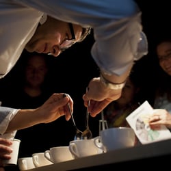 100% Kaffee – ArtHelps Katalog