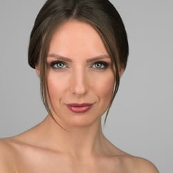 stewardess-beauty-portrait