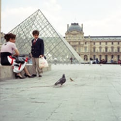vor dem Louvre