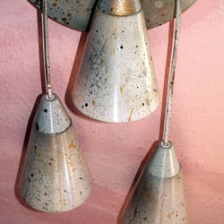Lampe als Wandlampe montiert Bild II