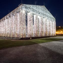Marta Minujin The Parthenon of Books in the night © Mathias Voelzke-002