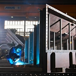 PRODUKTION – Schweißen eines Industrielüfters