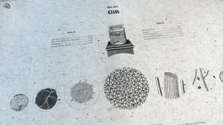 Die Art „Gift“ – Artwork