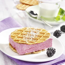 Kefir-Brombeer-Eissandwich