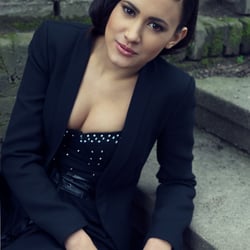 lady in black /styling  by Chloé Nsimba