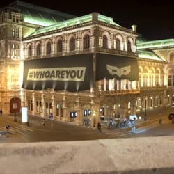 DOOH 3d cloth sim & compositing