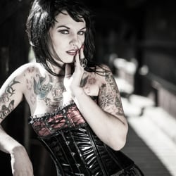 Vampir Styling für Nageldesign Werbung