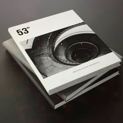 Konzeption und Gestaltung des Magazins „53 Grad“