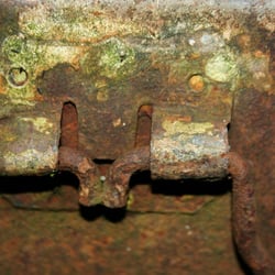 Mülleimergriff mit Rost