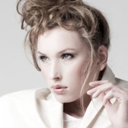 Fashion: Martta Jansson / Model: Sophie L. – IZIAO