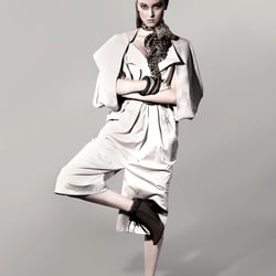 Helen-Overall: Scylla und Charybdis, Gürtel: pieces, Halstuch: Cavalli, Armreife: H&M, Schuhe: Weide