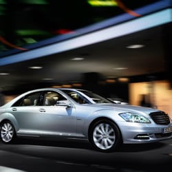 Transportation/Autofotografie  –  Mercedes Benz – S-Class  –  Fahraufnahme