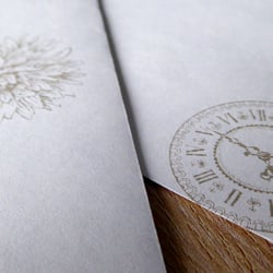 Umschlag-4-Uhr-und-Blume