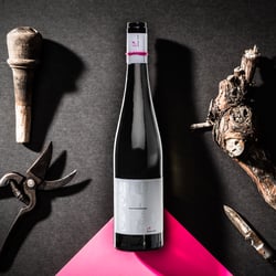 Bande Vier „Mueller“ – Wein Packaging Design & Branding von Yummy Stories