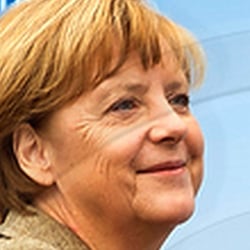 Bundeskanzlerin Angela Merkel, BRD, Germany, Begrüssung durch Moderator Cherno Jobatey