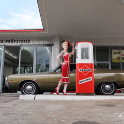 Girls & legendary US-Cars