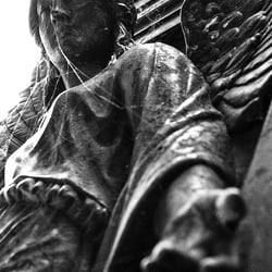 statue1