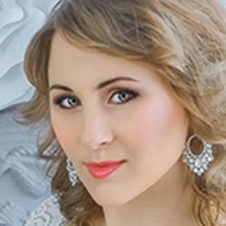 Make-up: Irina Ruth, Photography: Nadine Photoart