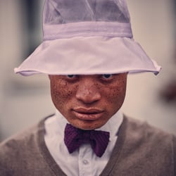 Foto: Dino Mari – https://www.dmari.de/  Film: Hartmut Nörenberg – Artist @ MaisonMusitowski.com   Make-up Artistin / Hairstyli