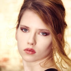 Alexandra Maxi Dudzinski for Suhu Fashion in „Sinner and Saint“