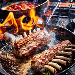 Lammkarree in der Flamme