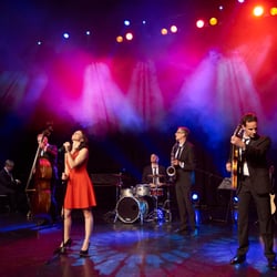 Sängerin mit Band in Berlin
