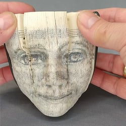 Buchbildhauerei
