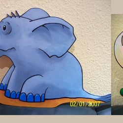 Illustrationen auf Holz für eine Kinderarztpraxis